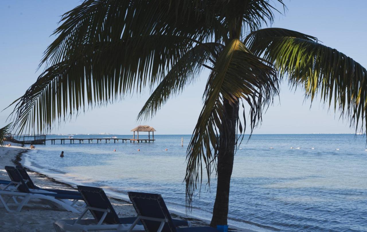 Front Beach Private Room With Shared Bathroom แคนคูน ภายนอก รูปภาพ