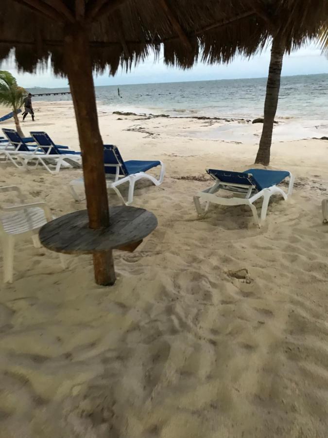 Front Beach Private Room With Shared Bathroom แคนคูน ภายนอก รูปภาพ