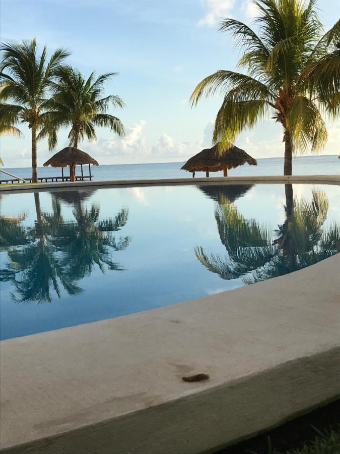 Front Beach Private Room With Shared Bathroom แคนคูน ภายนอก รูปภาพ