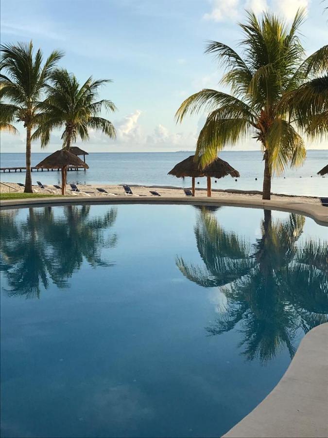 Front Beach Private Room With Shared Bathroom แคนคูน ภายนอก รูปภาพ