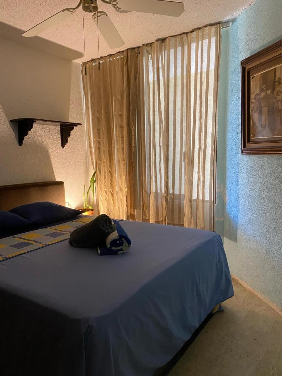 Front Beach Private Room With Shared Bathroom แคนคูน ภายนอก รูปภาพ