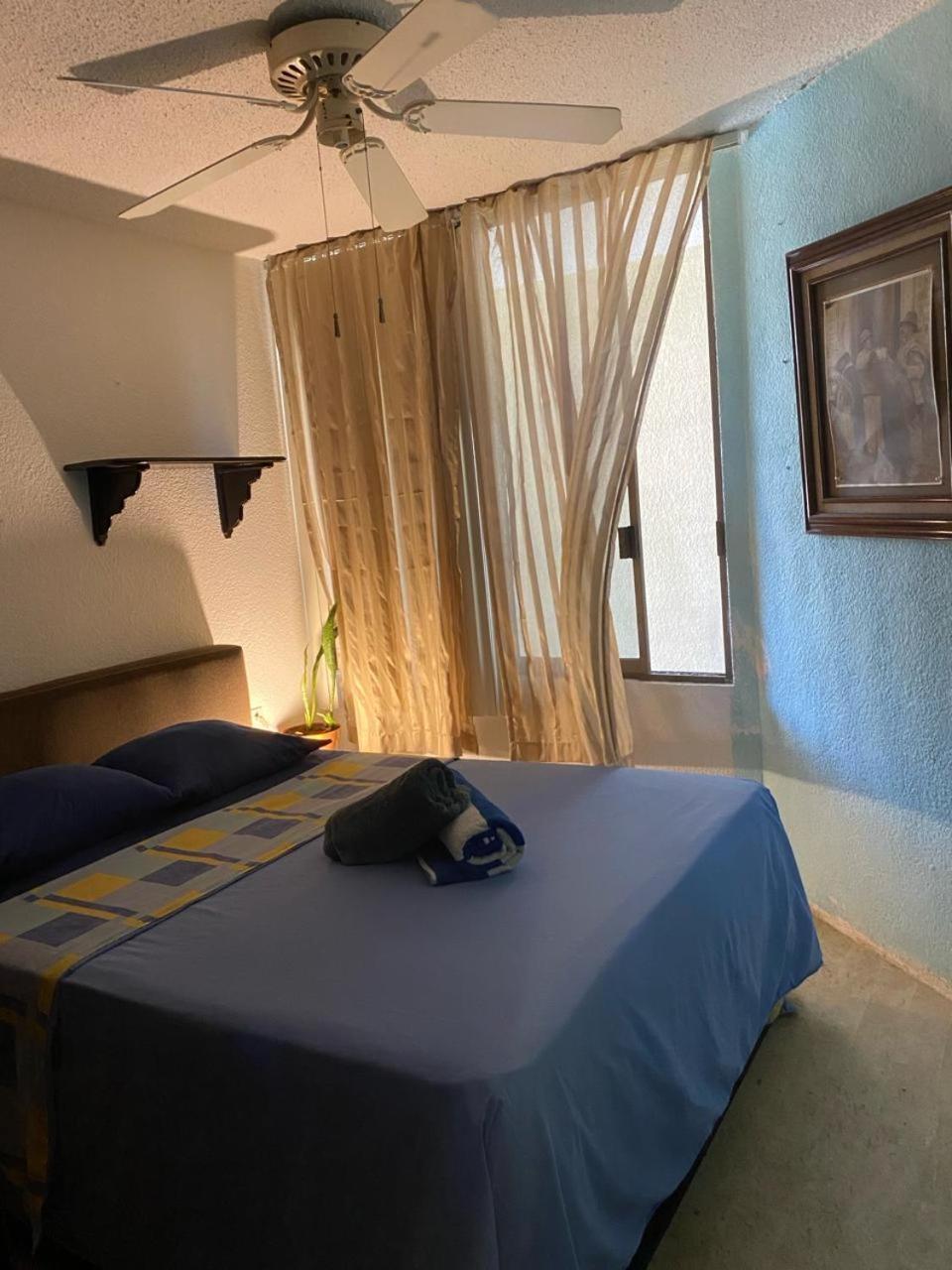 Front Beach Private Room With Shared Bathroom แคนคูน ภายนอก รูปภาพ