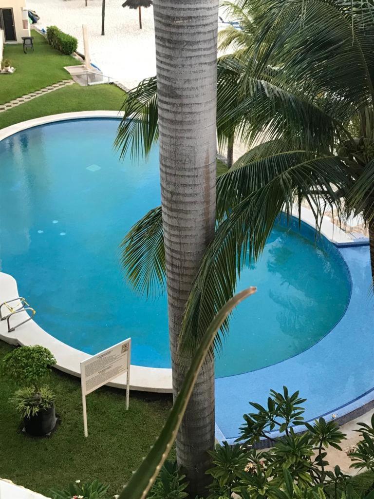 Front Beach Private Room With Shared Bathroom แคนคูน ภายนอก รูปภาพ