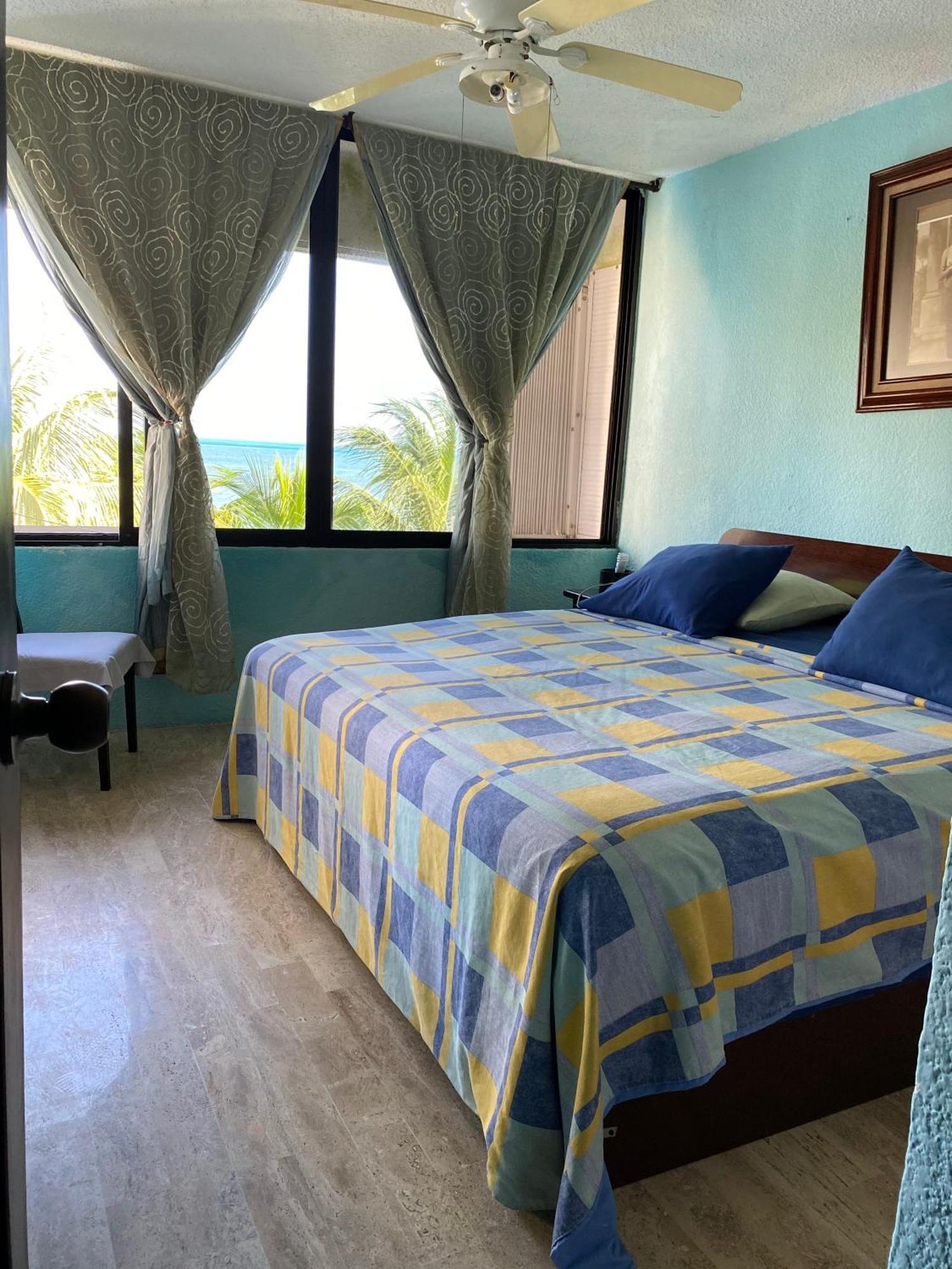 Front Beach Private Room With Shared Bathroom แคนคูน ภายนอก รูปภาพ