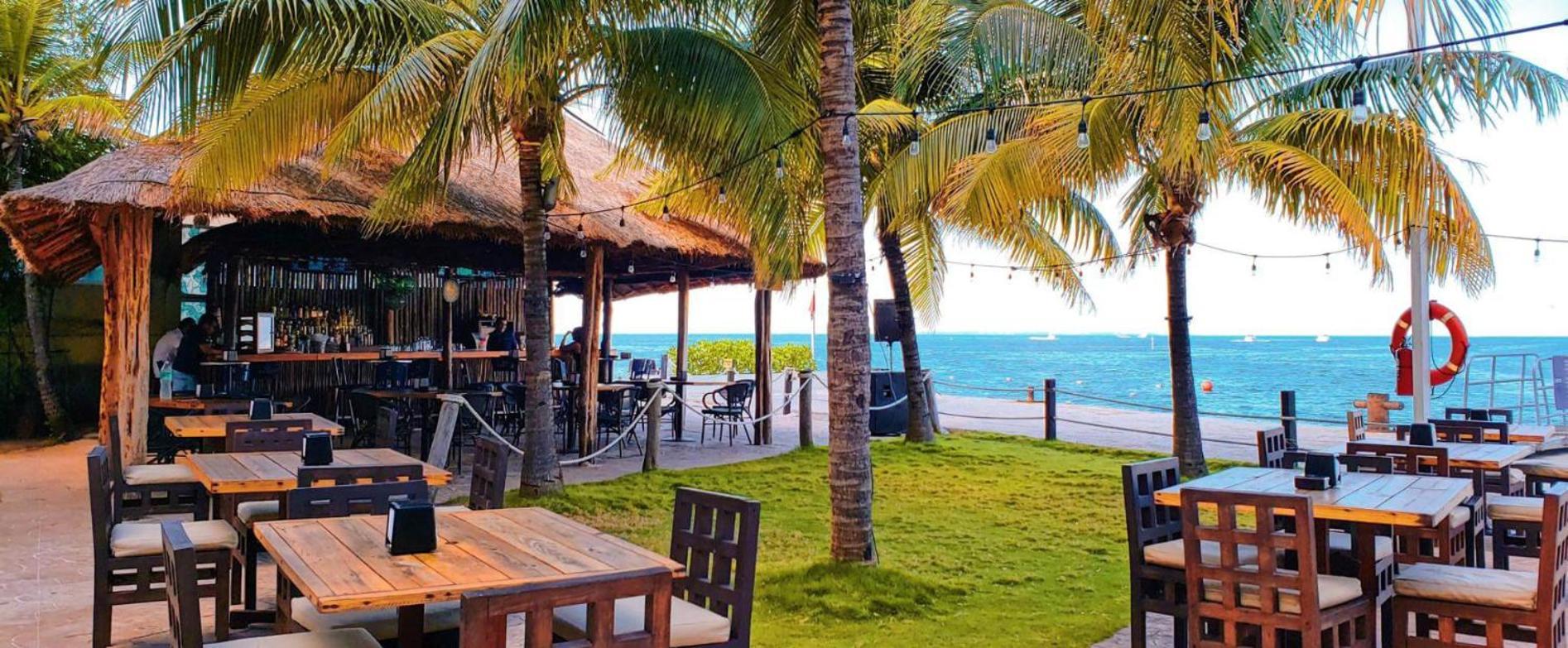 Front Beach Private Room With Shared Bathroom แคนคูน ภายนอก รูปภาพ