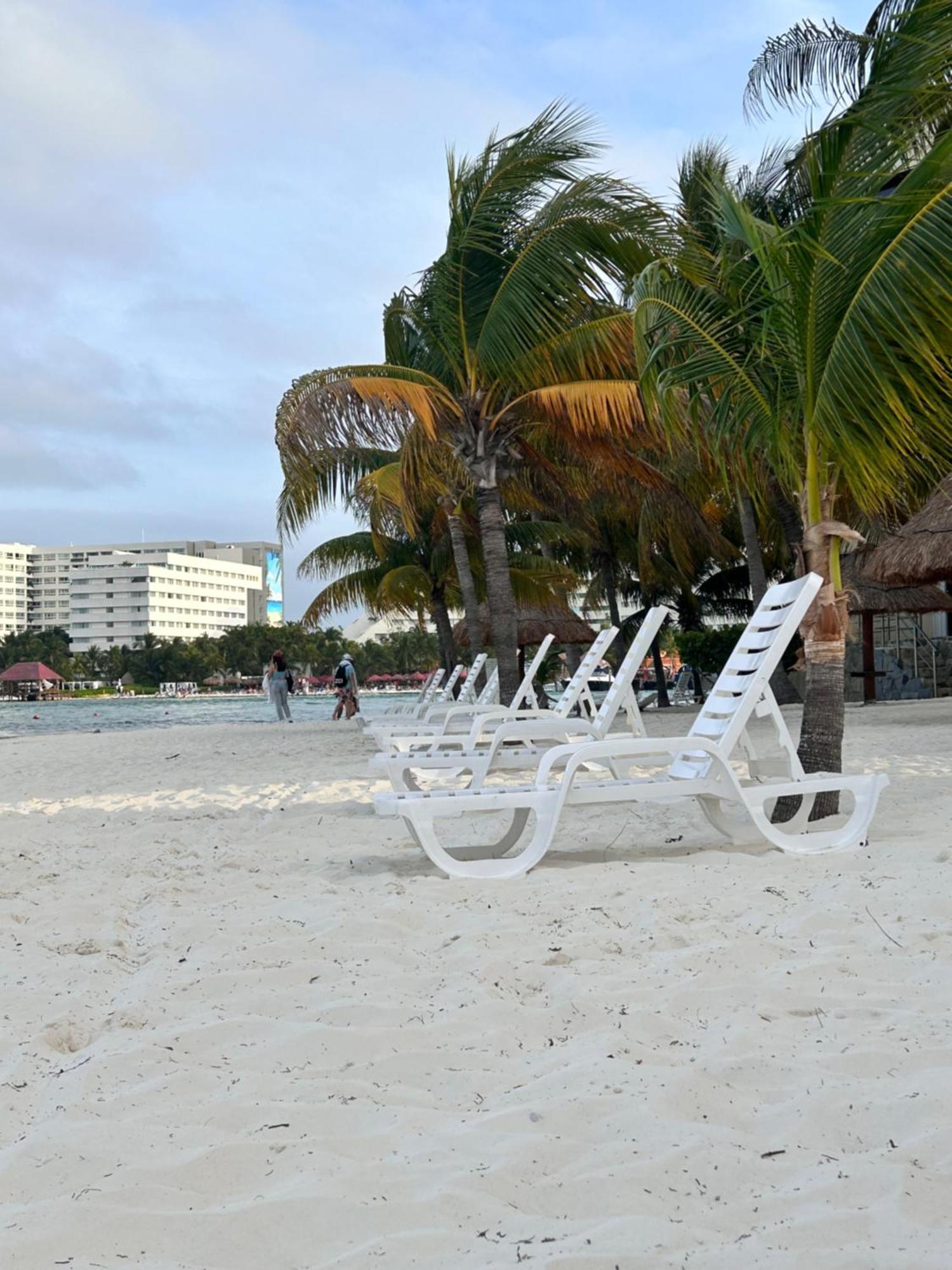 Front Beach Private Room With Shared Bathroom แคนคูน ภายนอก รูปภาพ