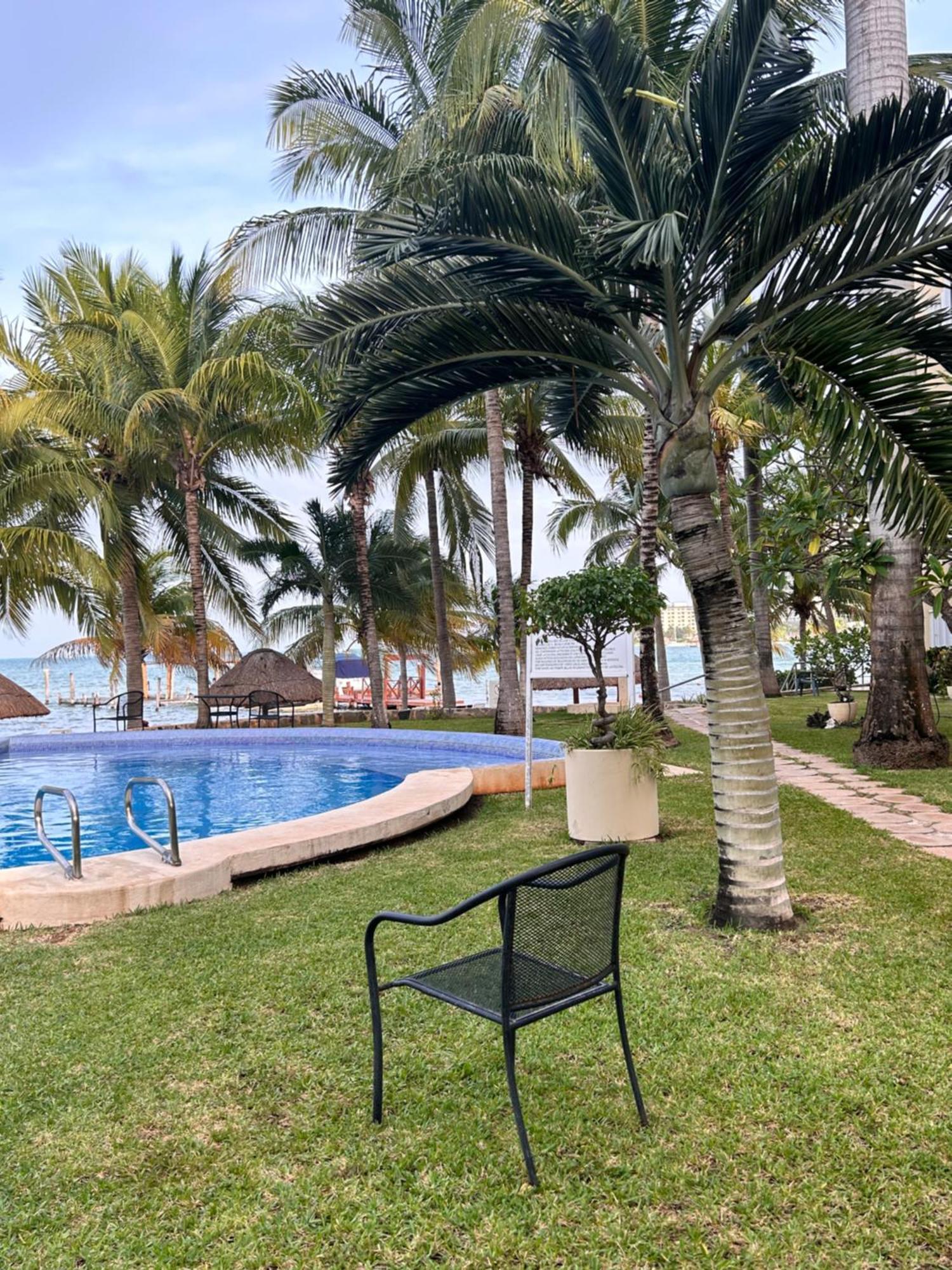 Front Beach Private Room With Shared Bathroom แคนคูน ภายนอก รูปภาพ