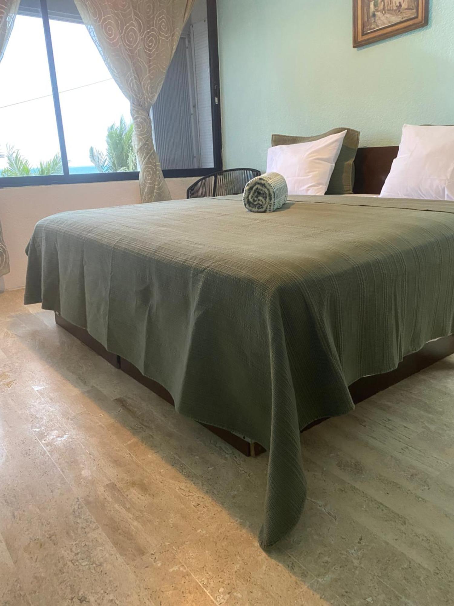 Front Beach Private Room With Shared Bathroom แคนคูน ภายนอก รูปภาพ