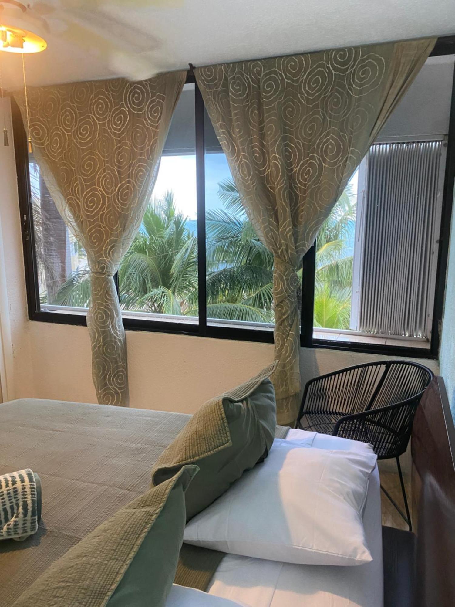 Front Beach Private Room With Shared Bathroom แคนคูน ภายนอก รูปภาพ