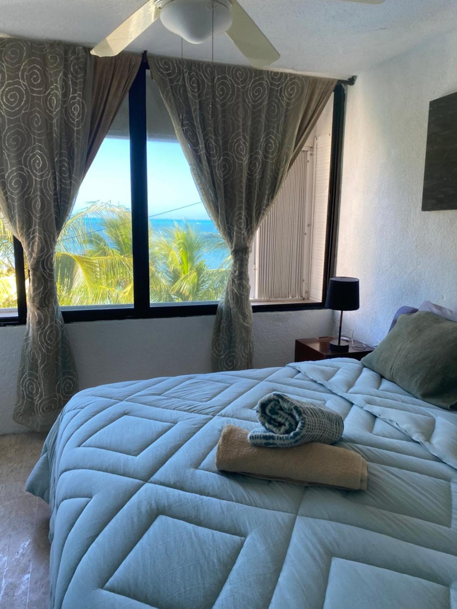 Front Beach Private Room With Shared Bathroom แคนคูน ภายนอก รูปภาพ