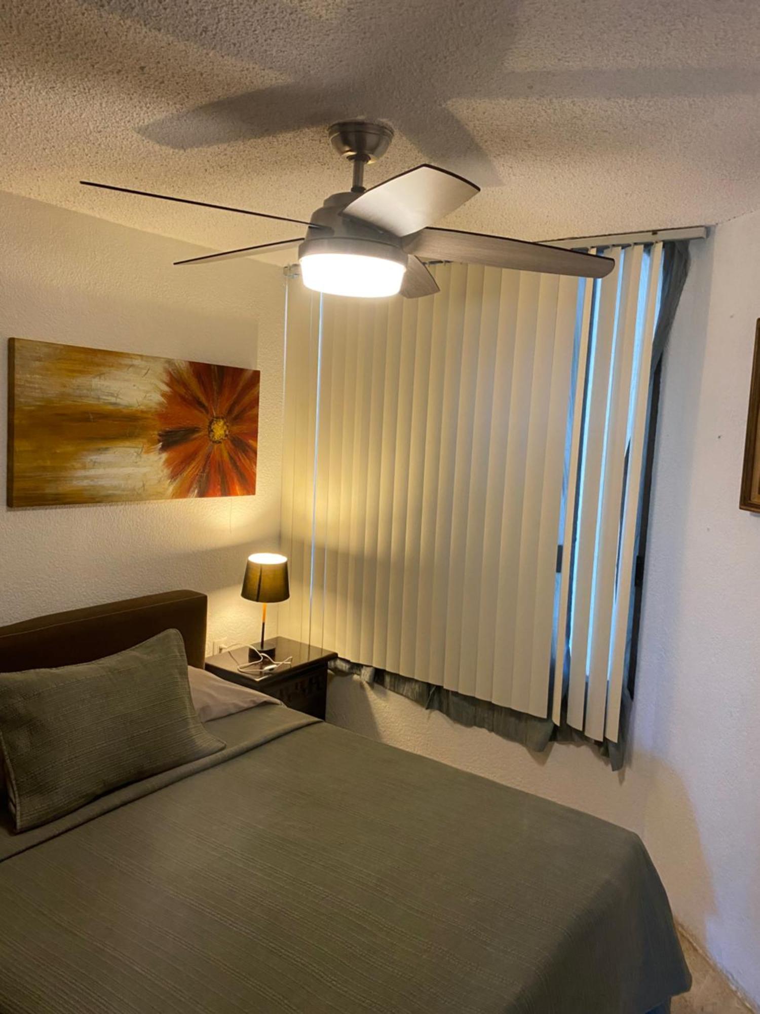 Front Beach Private Room With Shared Bathroom แคนคูน ภายนอก รูปภาพ