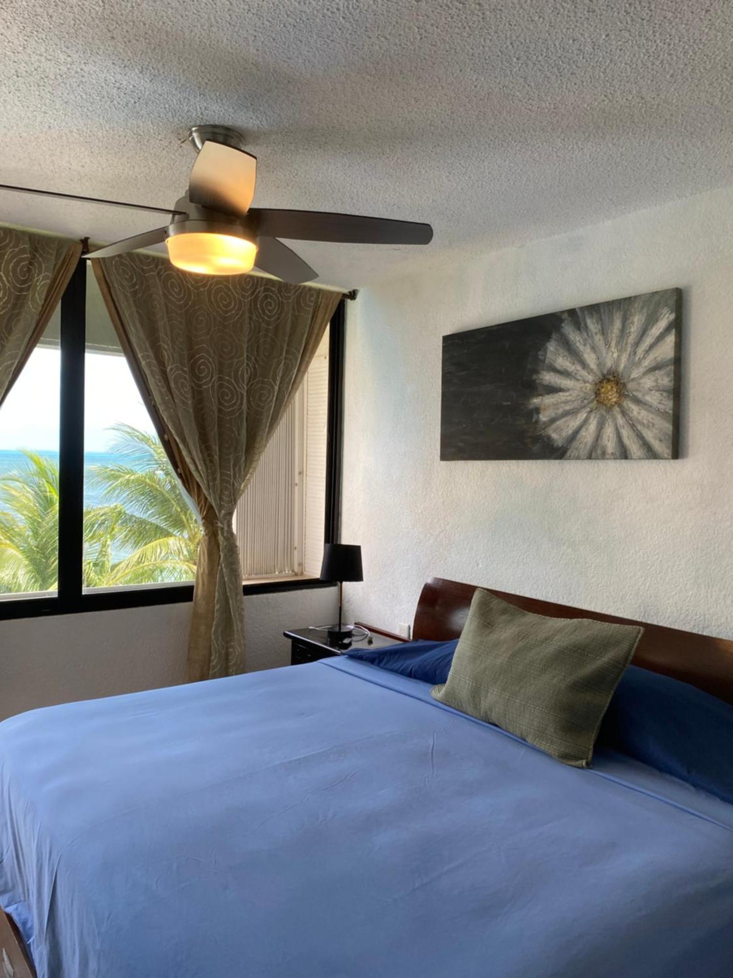 Front Beach Private Room With Shared Bathroom แคนคูน ภายนอก รูปภาพ