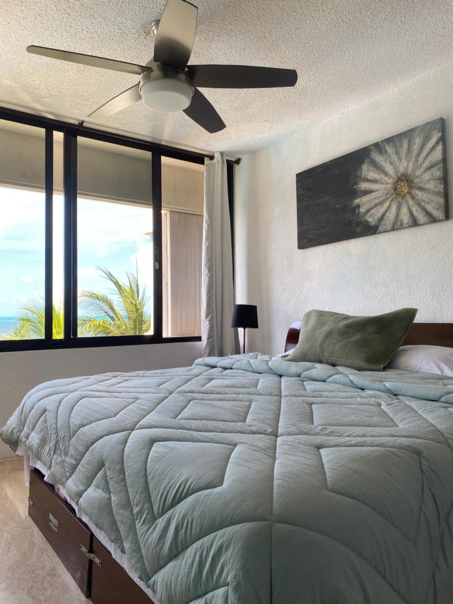 Front Beach Private Room With Shared Bathroom แคนคูน ภายนอก รูปภาพ