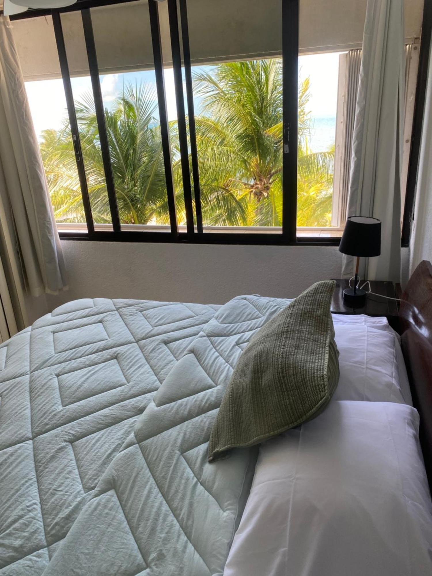 Front Beach Private Room With Shared Bathroom แคนคูน ภายนอก รูปภาพ